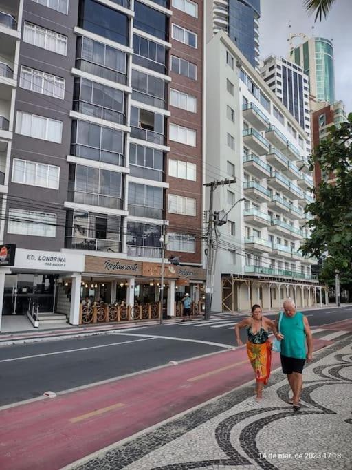 Na Avenida Atlantica * Balneario Camboriu